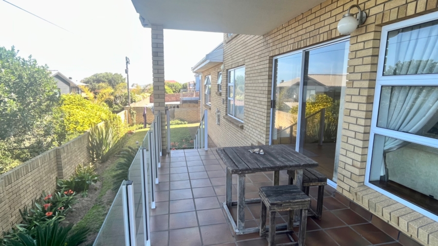 4 Bedroom Property for Sale in Reebok Western Cape